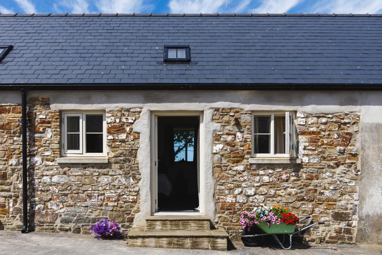 Broomhill Barns * Minwear