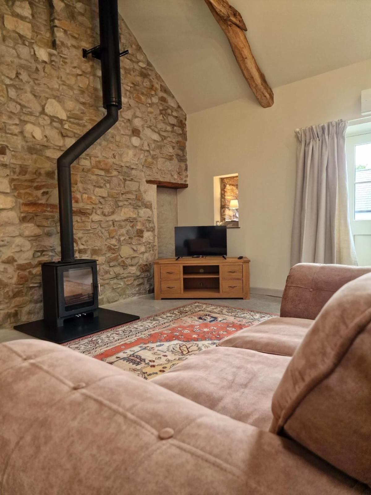 Broomhill Barns Minwear